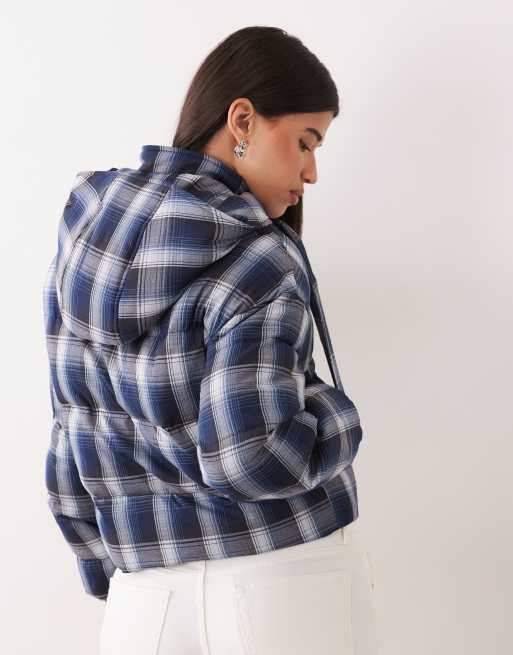 The Frolic exclusive tie front detail hooded puffer jacket in navy check, 4 of 4