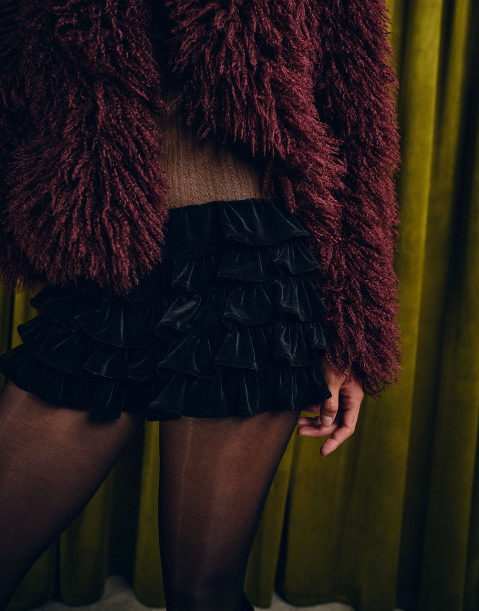 Эксклюзивные бархатные шорты-шаровары Frolic черного цвета с оборками - часть комплекта