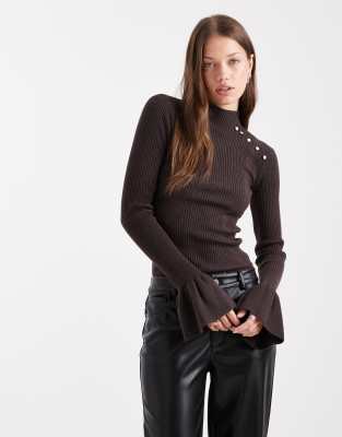 The Frolic - Exklusiv - Gerippter Pullover in Schokobraun mit Perlendetail und ausgestellten Ärmeln-Brown
