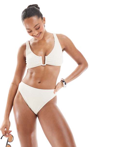 The Frolic – Exklusive Bikinihose in Cremeweiß mit Kräuselstruktur und hohem Beinausschnitt, Kombiteil - view 1