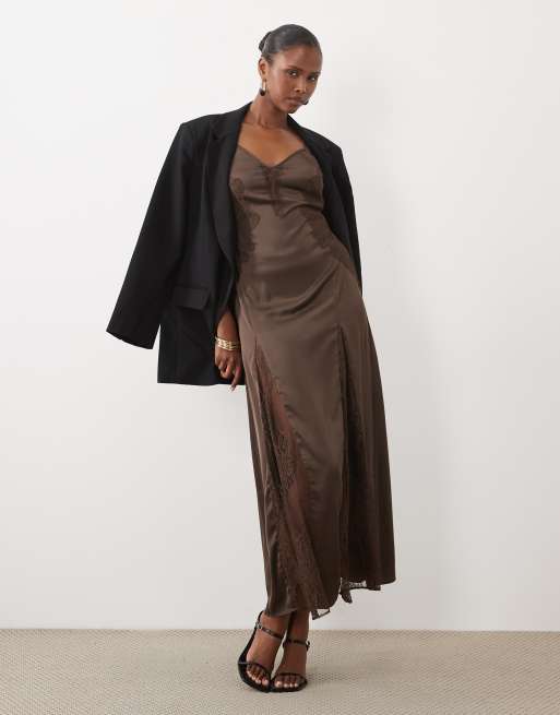 The Frolic exklusive Satin-Camisole-Maxikleid mit Spitzendetail in Schokobraun, 4 von 4