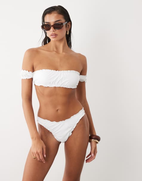 The Frolic – Exklusiver Bikini in Weiß, bestehend aus schulterfreiem Bikinioberteil mit Rüschen und Raffung und Bikinihose - view 1