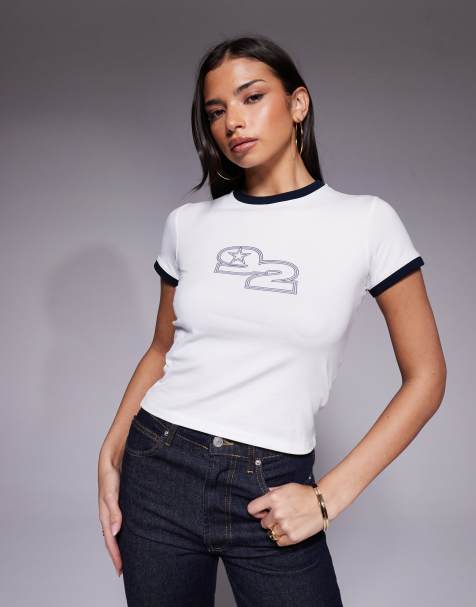 The Frolic – Exklusives, knapp geschnittenes T-Shirt in Weiß mit Stern- und Nummern-Print auf der Vorderseite - view 1