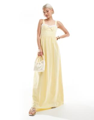 The Frolic - Exklusives Maxikleid in Gelb mit Herzausschnitt, farblich abgesetzter Rüschenborte und Schleifendetail