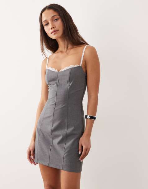 The Frolic – Exklusives, strukturiertes Mini-Trägerkleid in Anthrazit mit BH-Einsatz aus Spitze - view 1