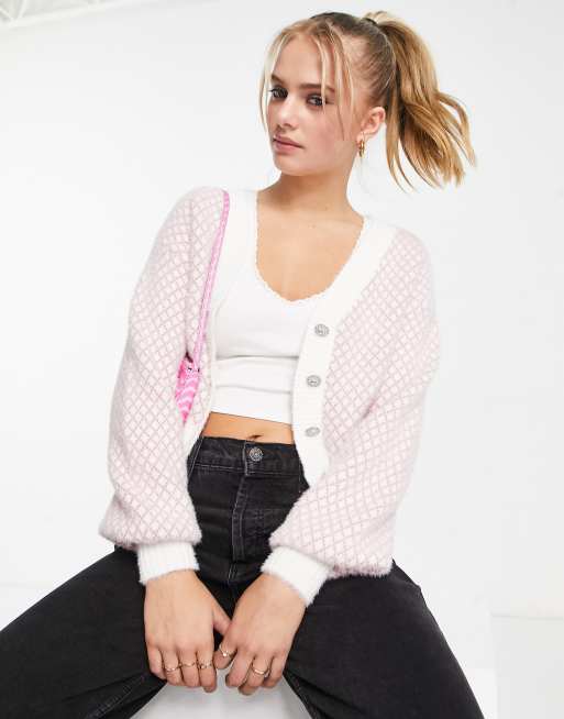The Frolic – Flauschige Chevron-Strickjacke in Rosa und Cremeweiß