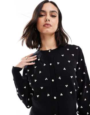 Черный кардиган с пышными рукавами украшенный игривой жемчужной отделкой и стразами 15990₽