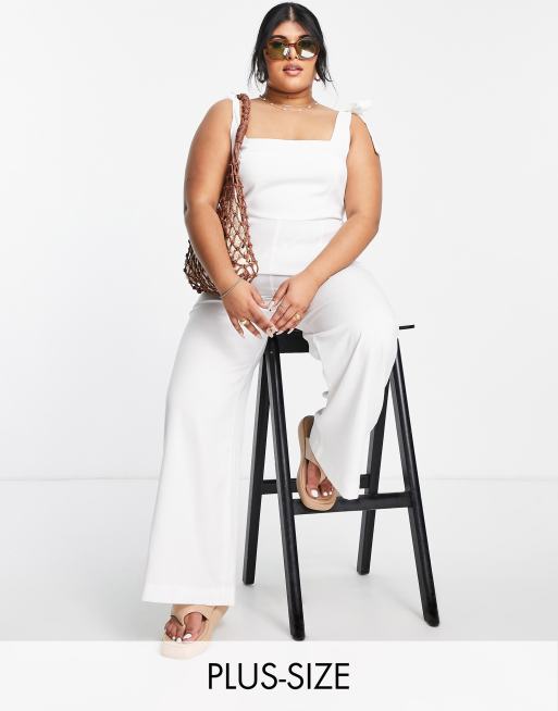 The Frolic Plus - Linnen jumpsuit met gestrikte schouderbandjes in wit 