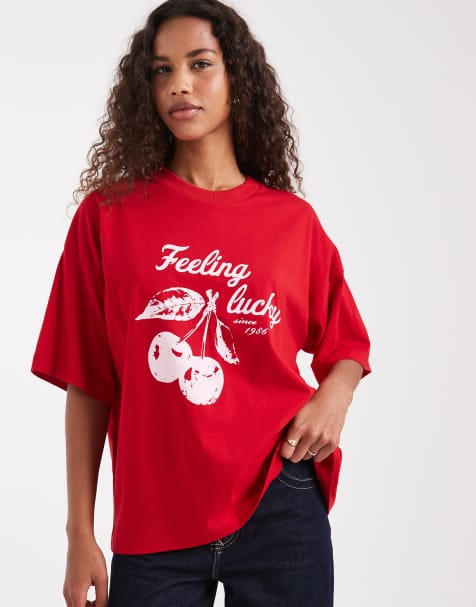 The Frolic - Rød oversized T-shirt med 'Feeling lucky'-kirsebærgrafik i bomuldsrigt stof - view 1
