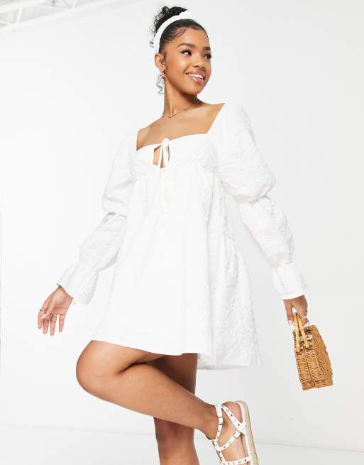 The Frolic - Robe babydoll texturée à fleurs - Blanc