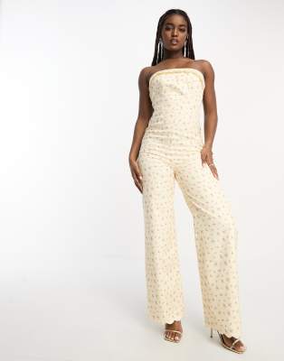 The Frolic - Trägerloser Jumpsuit mit weitem Bein, Muschelsaum und Vintage-Blumenmuster-Bunt