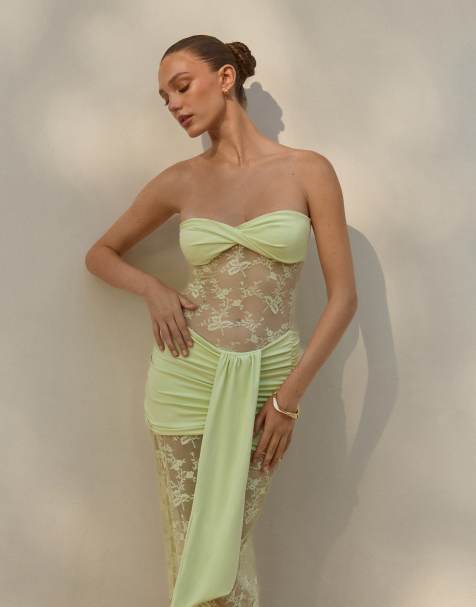 The Frolic - vestido maxi bandeau de tejido fluido con delantero retorcido, inserciones de encaje transparente en el bajo y el cuerpo, en menta - view 1