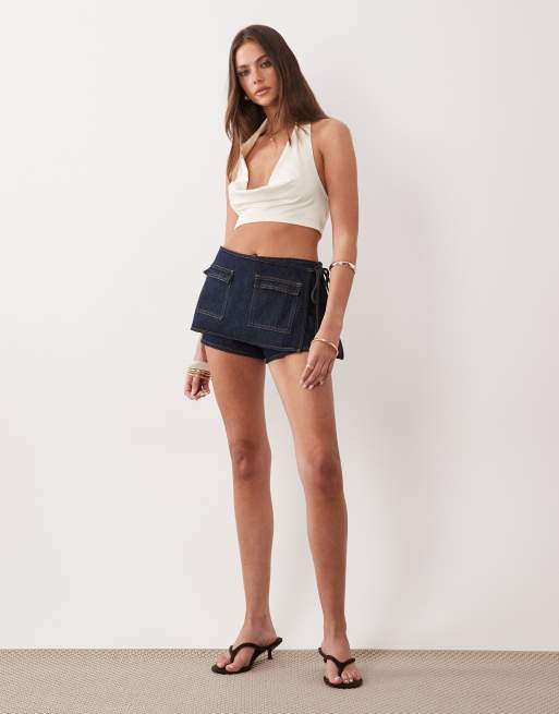 The Frolic – Vit, exklusiv crop top med extra djup urringning, 2 av 4