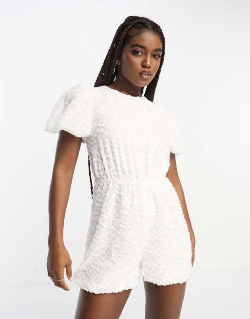 The Frolic – Vit playsuit i jacquard med blommor och textur, exklusivt hos ASOS 