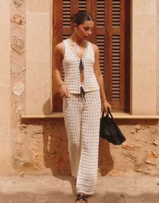 The Frolic x Lydia Kara Exklusiv - Strandhose in Creme mit farblich abgesetzter Häkelborte und weitem Bein, Kombiteil-We...