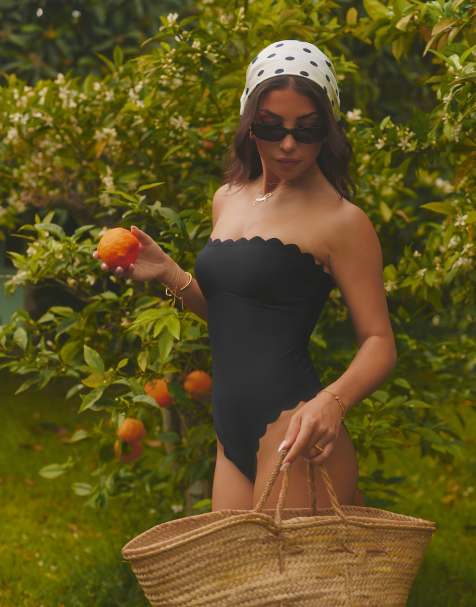 The Frolic x Lydia Kara - Sort badedragt med bandeau-snit og bølgekant - Kun hos ASOS - view 1