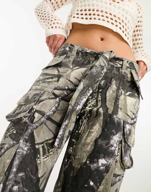 The Kript low rise wide leg cargo pants in dark camo, 4 of 4