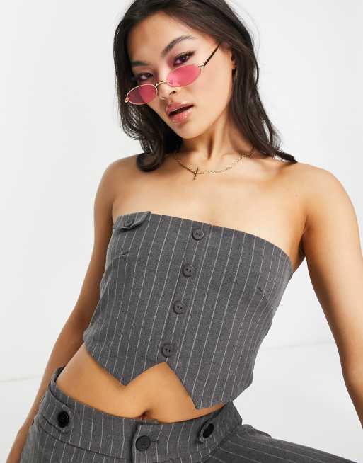 The Kript – Trägerloses Cropped-Top im Stil der 90er Jahre in Grau mit Nadelstreifen, Kombiteil, 2 von 4
