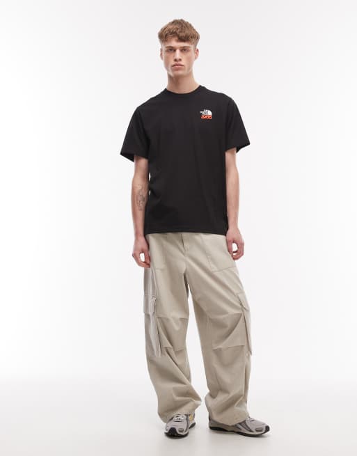 The North Face - 1966 Half Dome - T-shirt comoda nera con stampa sul retro, 2 di 5