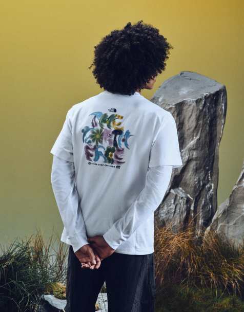 The North Face - 1966 - Ruimvallend T-shirt met print op de achterkant in wit - view 1