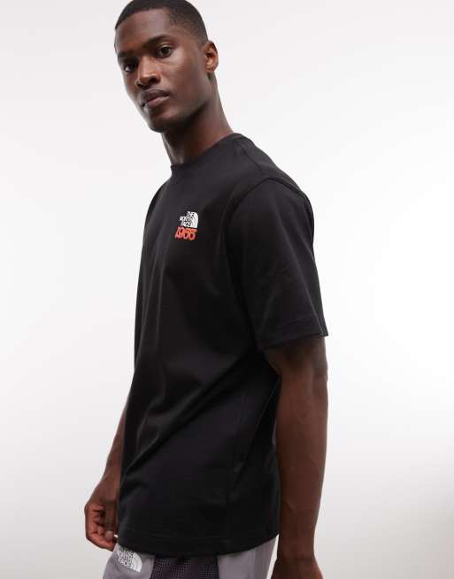 The North Face - 1966 - T-shirt comoda nera con stampa sul retro, 4 di 5