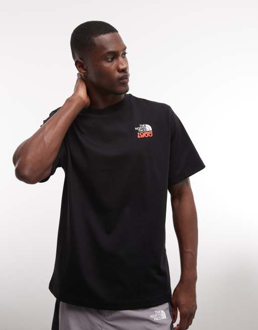 The North Face - 1966 - T-shirt comoda nera con stampa sul retro, 5 di 5