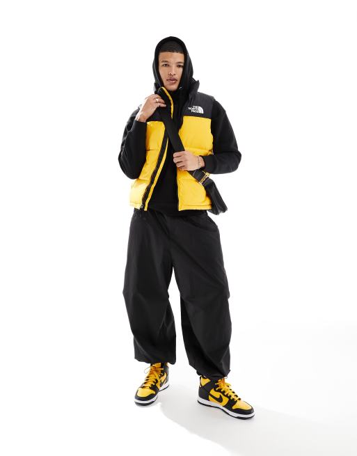 The North Face – 96 Retro Nuptse – Gul och svart pufferjacka i dun, 3 av 4
