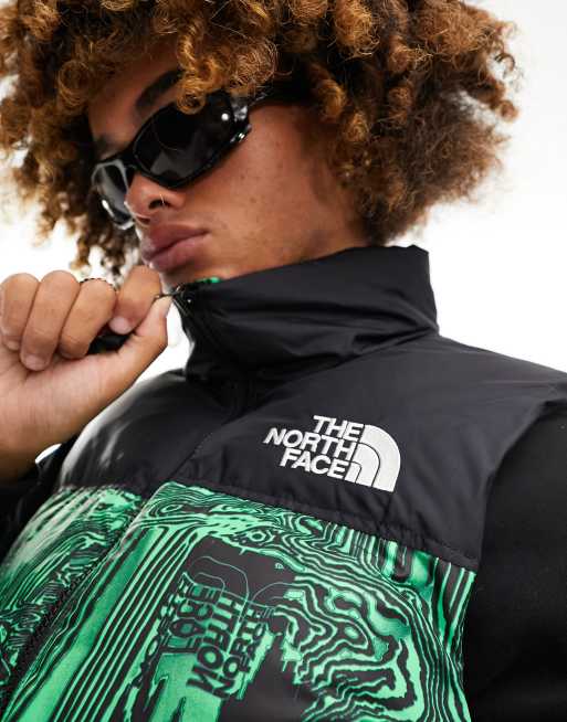 The North Face - 96 Retro Nuptse - Piumino smanicato con stampa digitale verde, 3 di 4