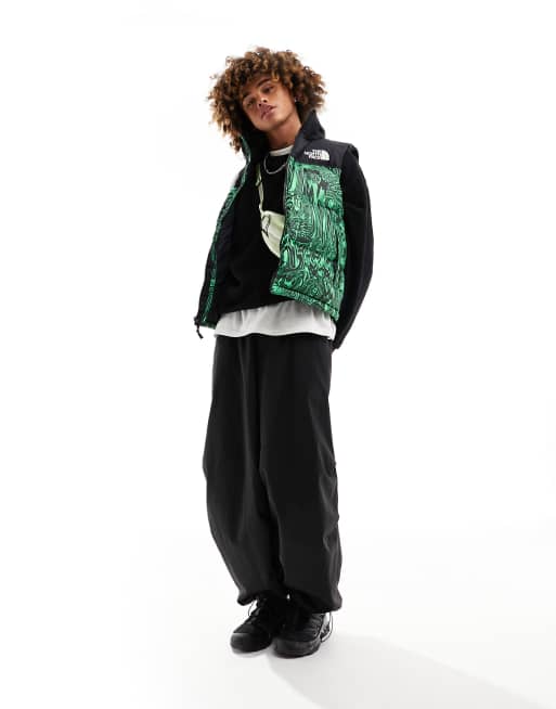The North Face - 96 Retro Nuptse - Piumino smanicato con stampa digitale verde, 4 di 4