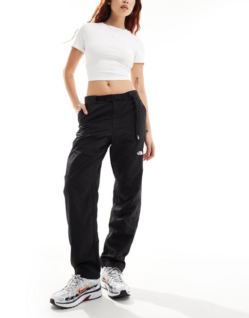 The North Face – Abukuma – Locker geschnittene Hose in Schwarz mit Gürtel