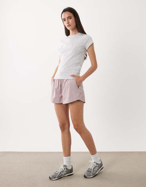 The North Face Aphrodite Arise 3 inch shorts in light pink, 2 of 5