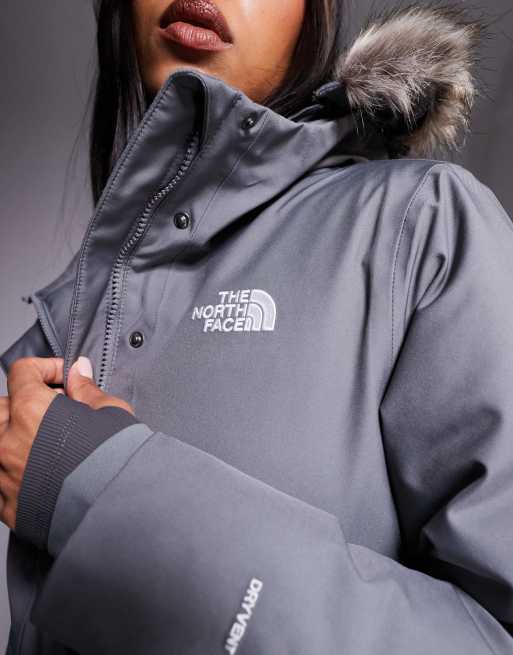 The North Face – Arctic – Parka in rauchigem Perlgrau, 3 von 4