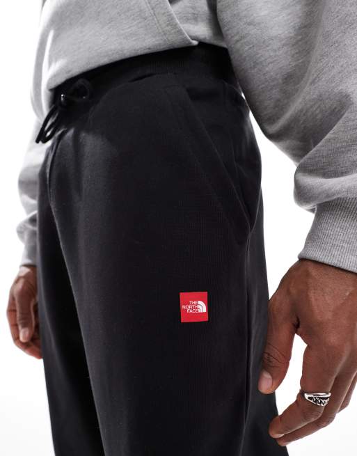 The North Face Axys relaxed joggers in tnf black, 3 of 5