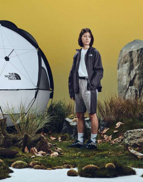 The North Face – Baggy Beta – Shorts in Grau - view 1