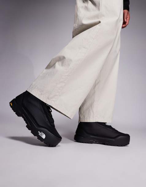 The North Face - Base Camp 100 - Waterproof boots in zwart - view 1