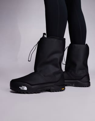  Base camp 200 waterproof boots in tnf black/tnf black