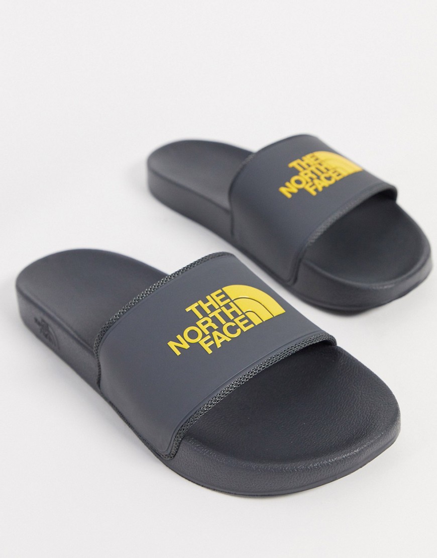 The North Face - Base Camp II - Slippers in grijs/geel