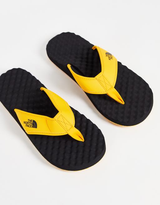 The North Face - Base Camp II - Teenslippers in geel
