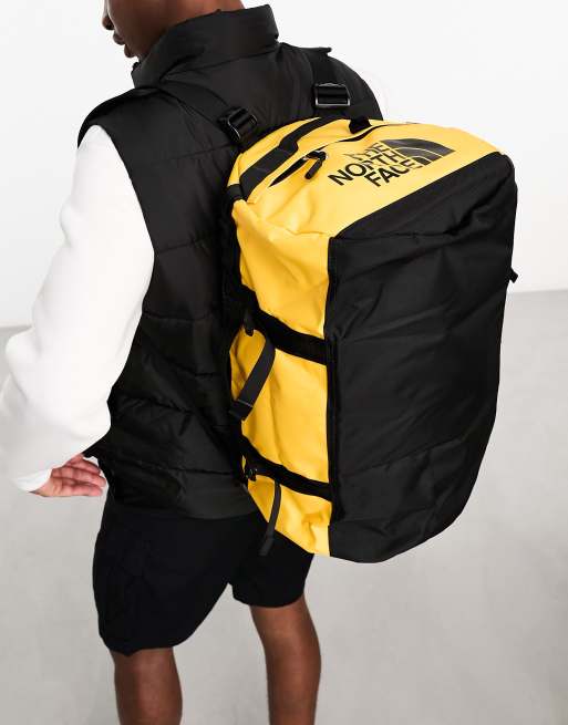 The North Face Base Camp Kleine Beuteltasche in Gelb und Schwarz 50 l