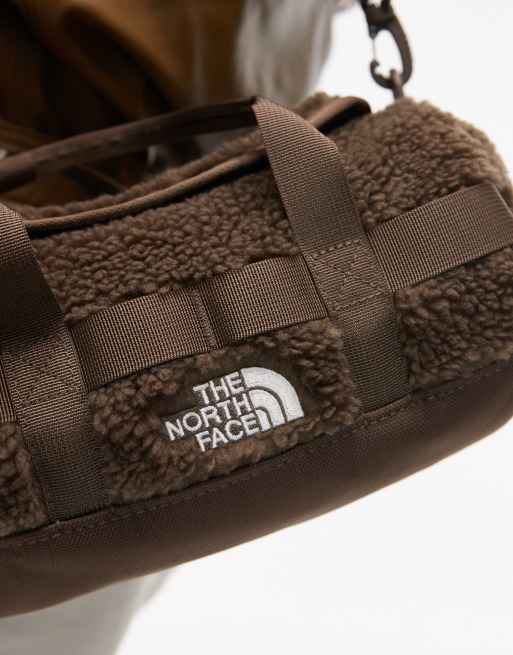 The North Face – Base Camp – Mała brązowa torba z grubego kożuszka, 2 z 4