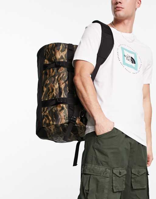 The North Face – Base Camp – Mała torba sportowa w kolorze czarnym we wzór moro: 50 l