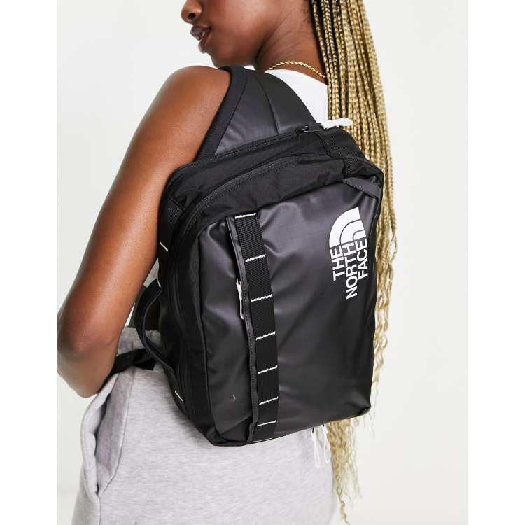 バッグ THE NORTH FACE BASE CAMP VOYAGER SLING The North Face Base Camp Voyager sling cross body bag in black | ASOS
