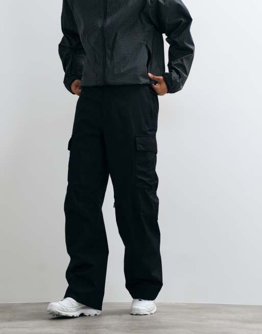 The North Face Blizzardery cargo trousers in black, 3 of 5