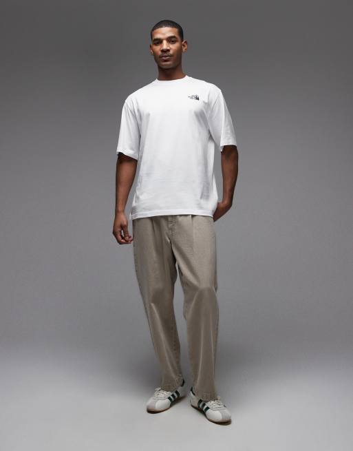 The North Face - Blossom - Oversized T-shirt met print op de achterkant in wit, 2 van 5