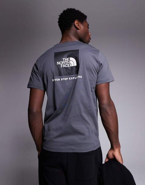 The North Face – Box NSE – T-Shirt in Anthrazit, Grau und Weiß D - view 1