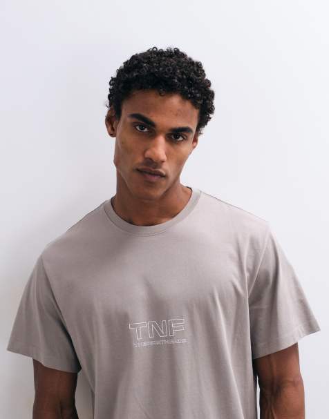 The North Face - camiseta de manga corta relajada U zumu 2.0 en Stone Slab - view 1