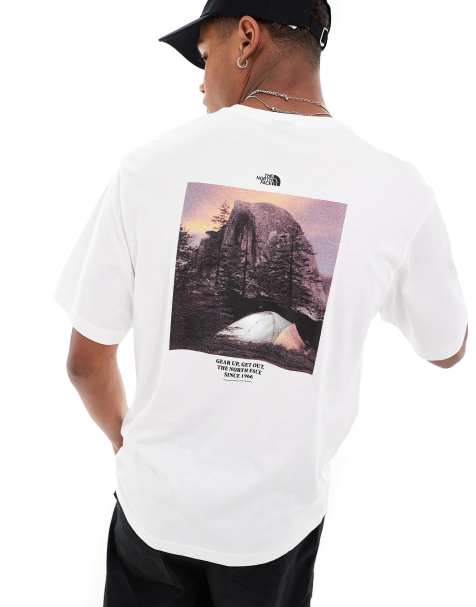 The North Face – Camping – T-Shirt in Weiß mit Retro-Grafikprint auf dem Rücken, exklusiv bei ASOS - view 1