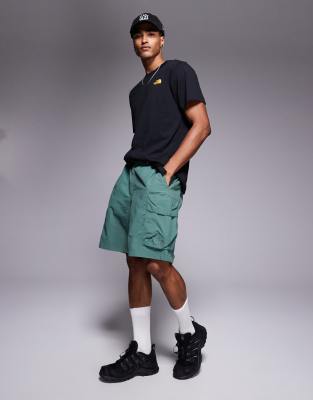 The North Face The North Face cargo pocket logo shorts in green