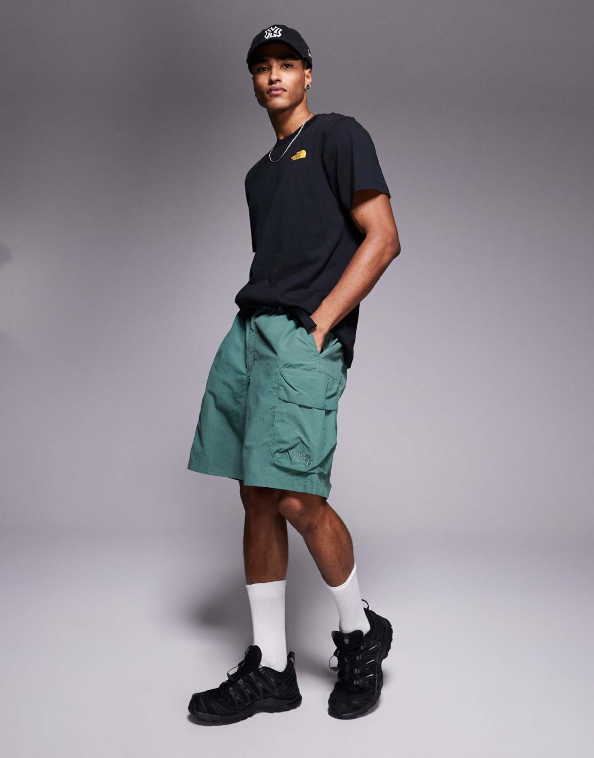 The North Face cargo pocket logo shorts in green