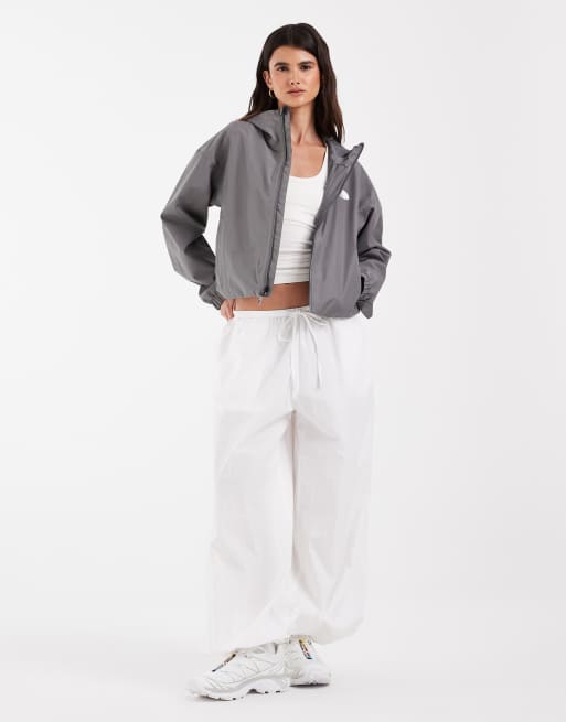 The North Face - chaqueta cropped Quest dryvent™ mono en smoked pearl, 2 de 4